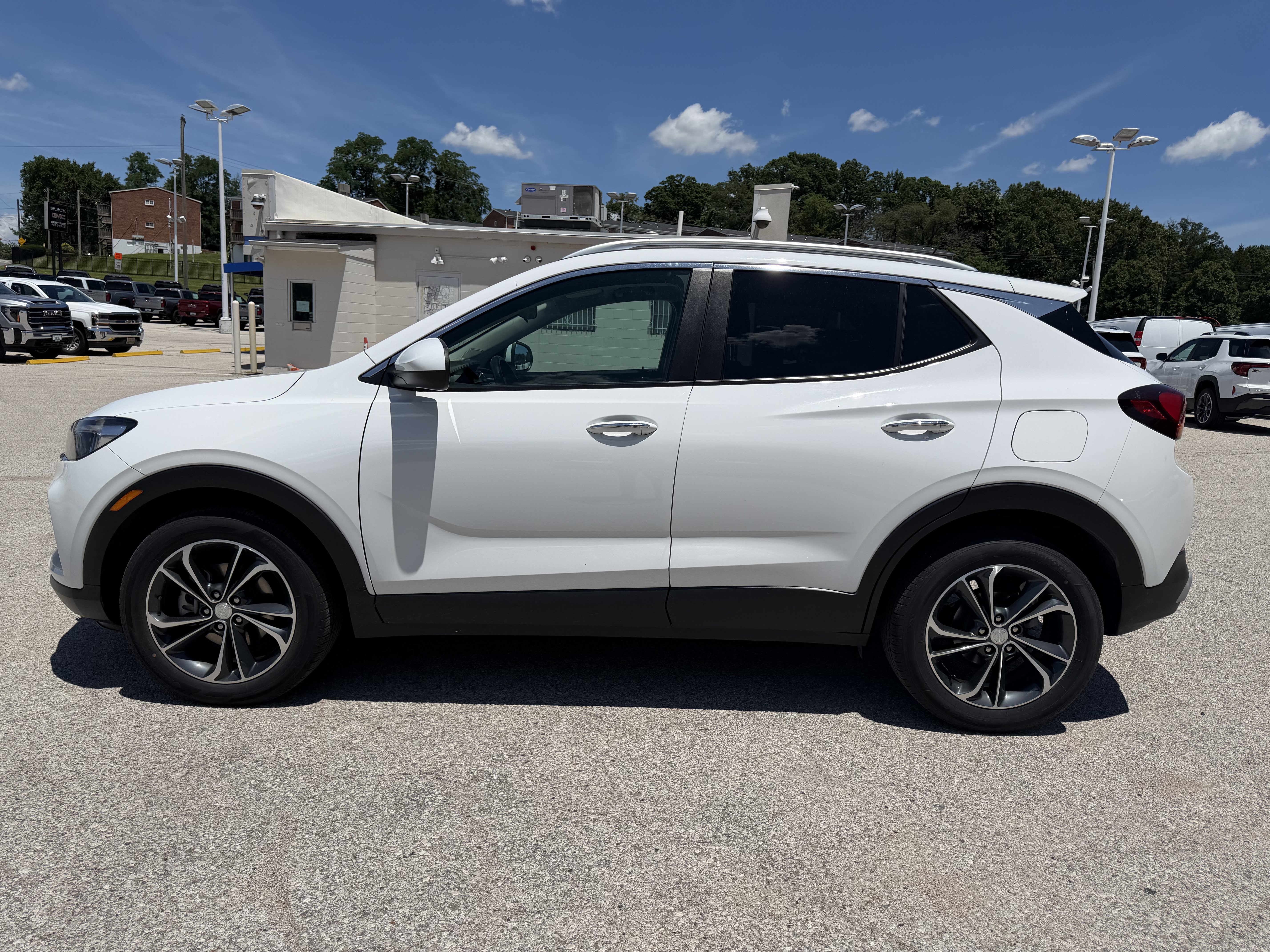 Used 2023 Buick Encore GX Select w/ Safety Package II FWD image 4