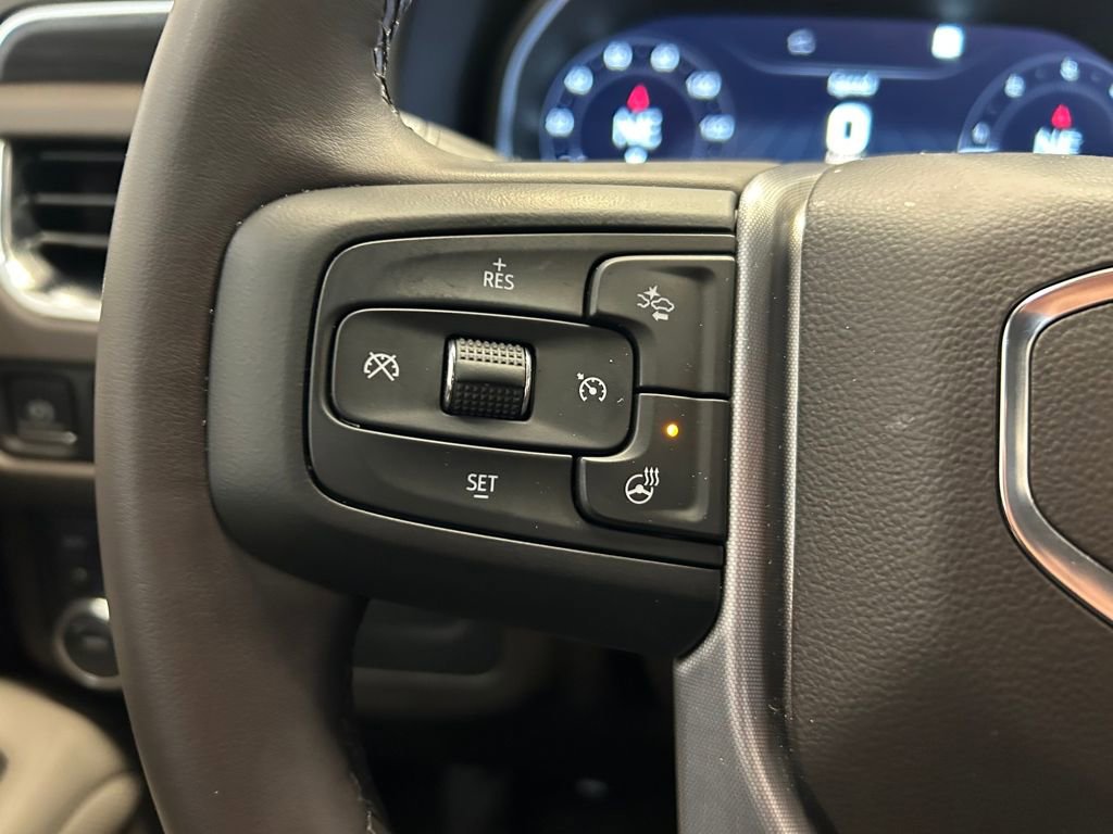 Used 2023 GMC Yukon SLT w/ SLT Luxury Package image 18