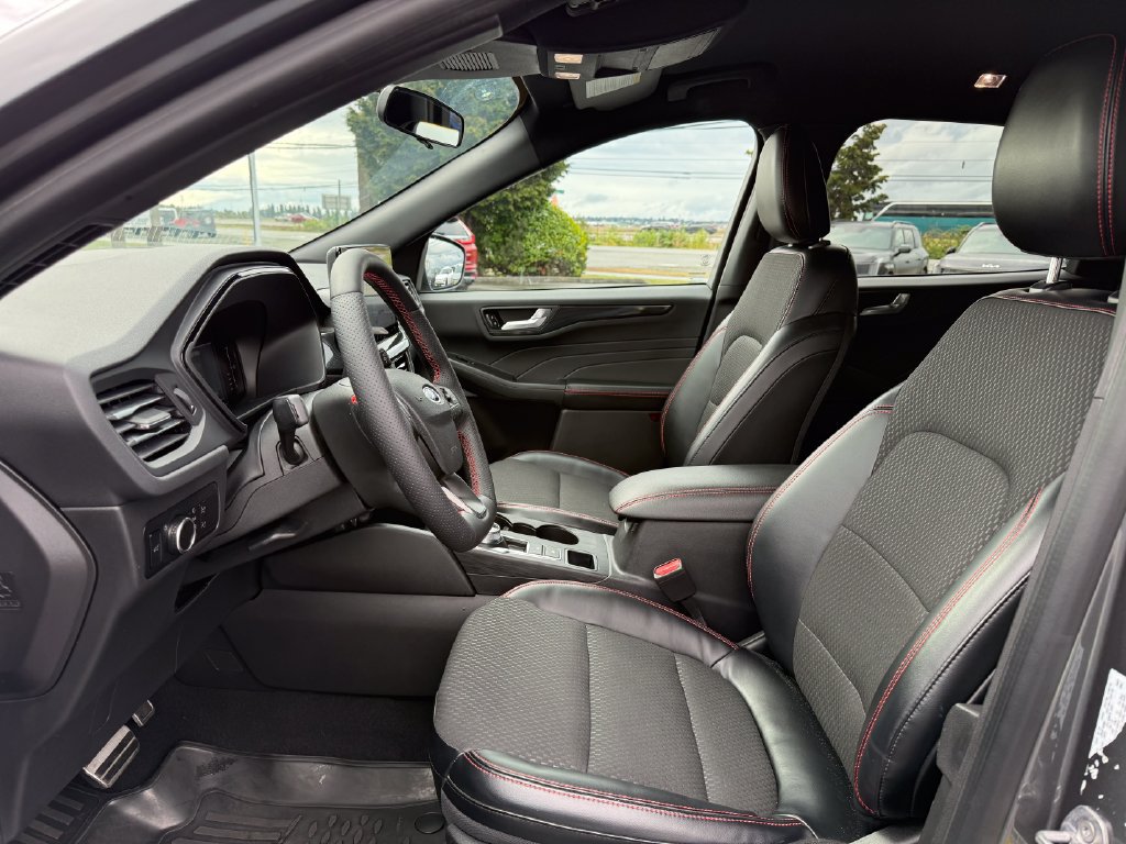 Used 2023 Ford Escape ST-Line w/ Tech Pack #1 AWD/4WD image 16