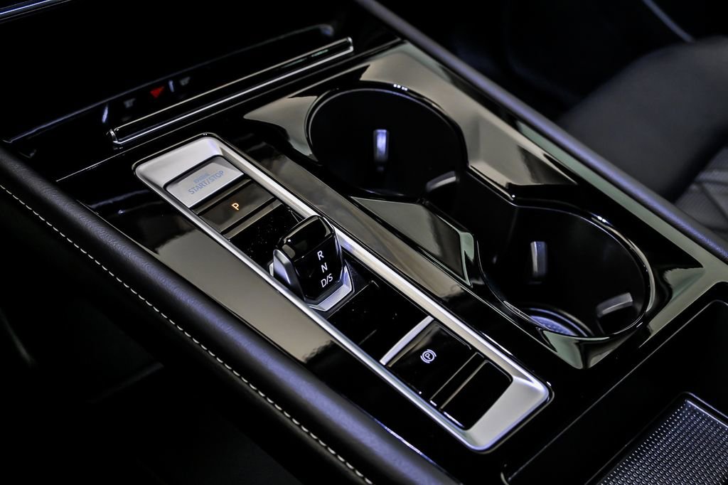 Certified 2025 Volkswagen Atlas SEL Premium R-Line AWD/4WD image 23