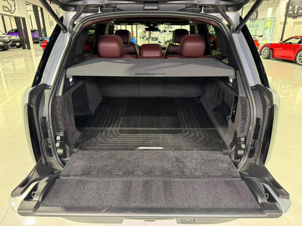 Used 2024 Land Rover Range Rover SE image 41