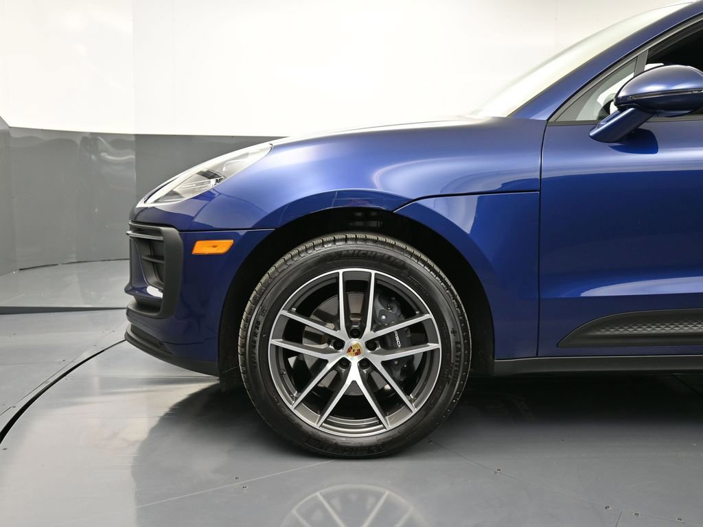 Certified 2025 Porsche Macan image 12