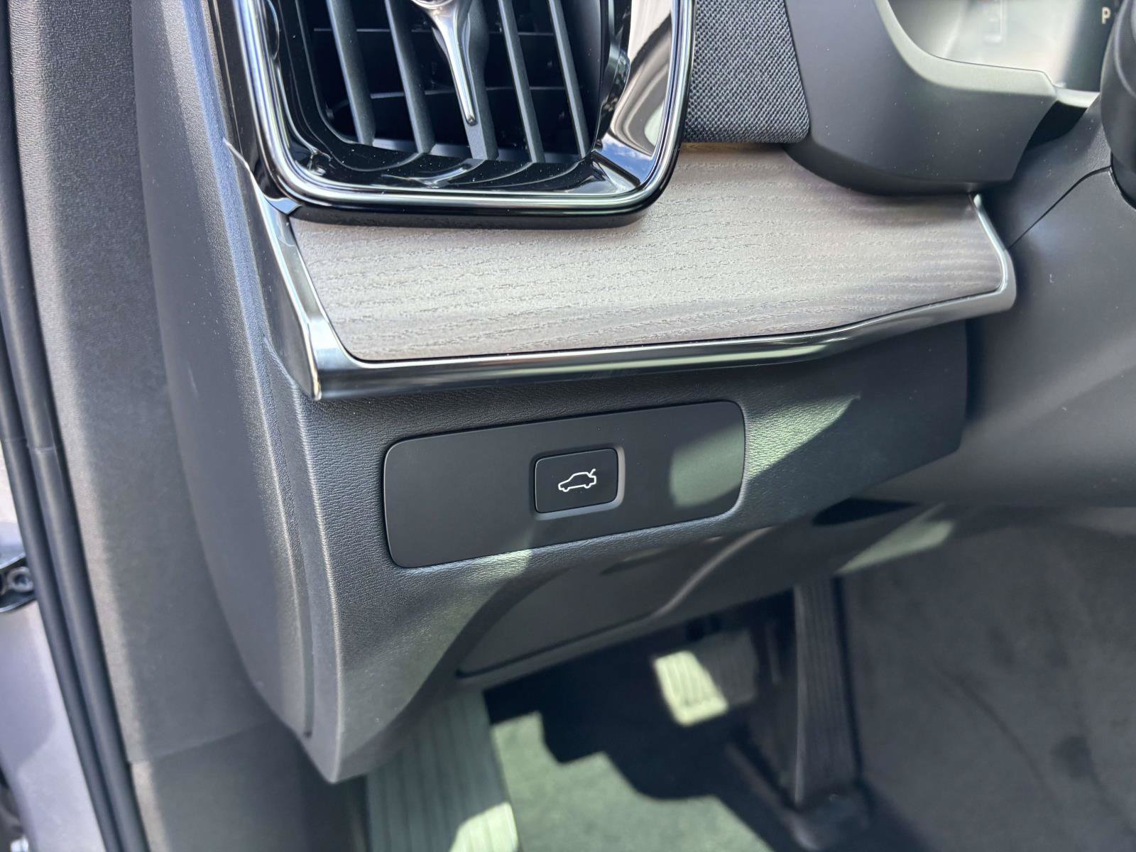 Used 2026 Volvo XC90 B6 Plus w/ Protection Package Premier AWD/4WD image 15