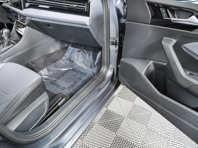 Used 2025 Volkswagen Jetta SEL FWD image 33