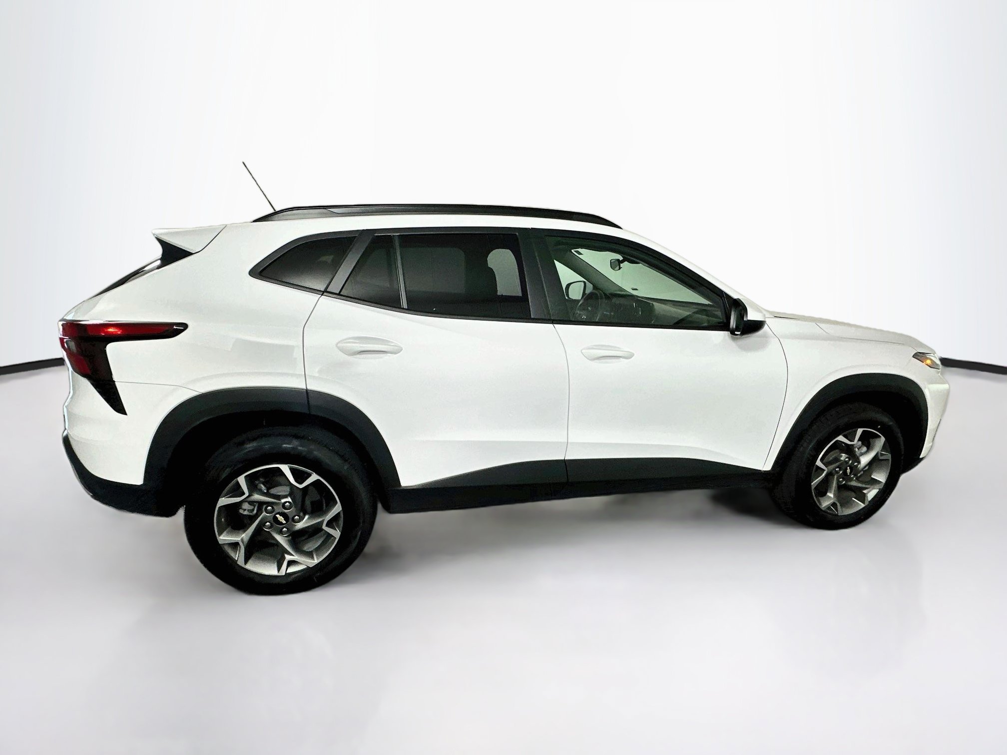 Used 2025 Chevrolet Trax LT FWD image 10