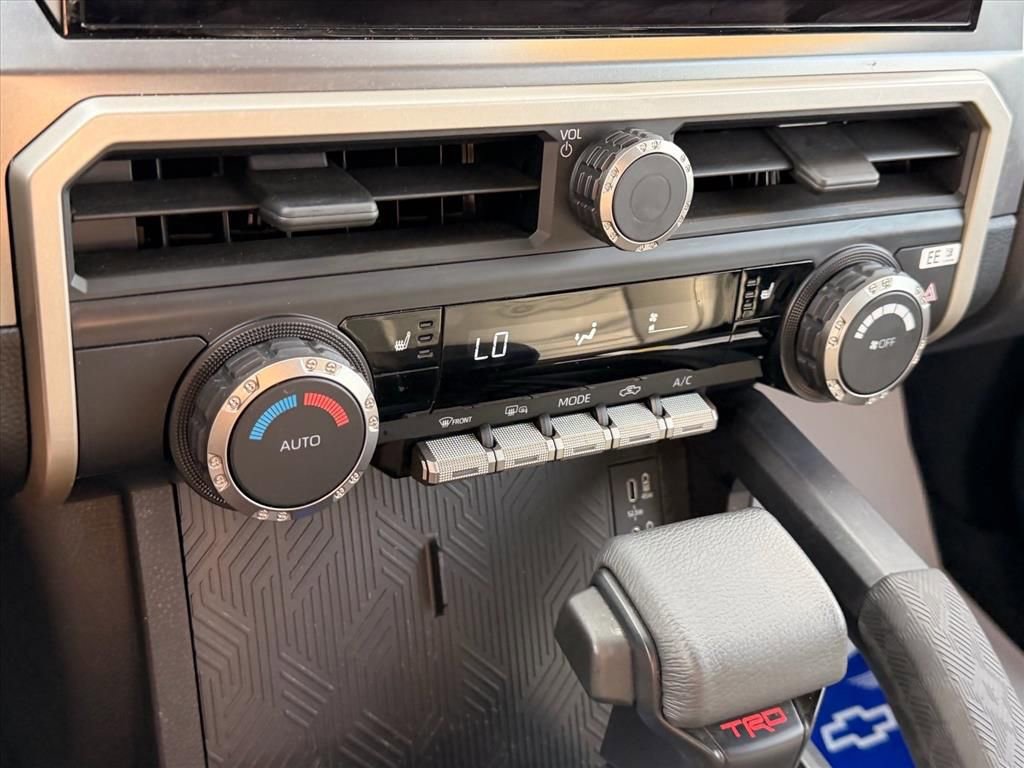 Used 2024 Toyota Tacoma TRD Sport AWD/4WD image 19
