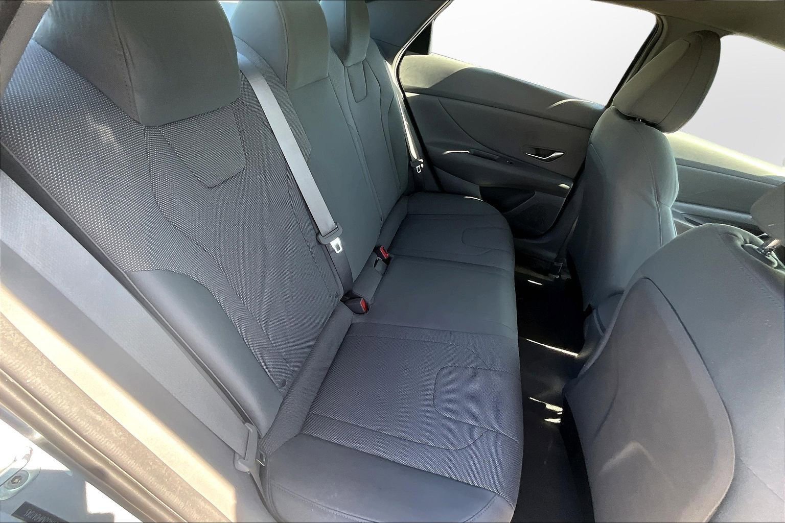 Used 2021 Hyundai Elantra SE image 16