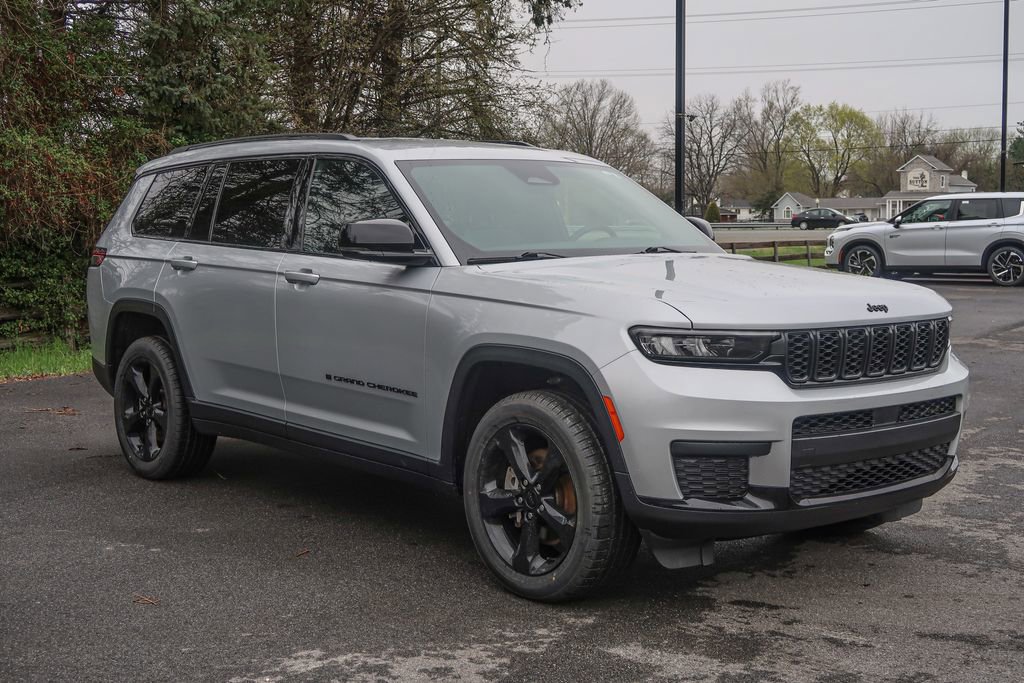 Used 2023 Jeep Grand Cherokee L Laredo RWD image 7