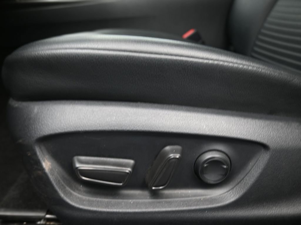 Used 2023 Toyota Camry SE image 7