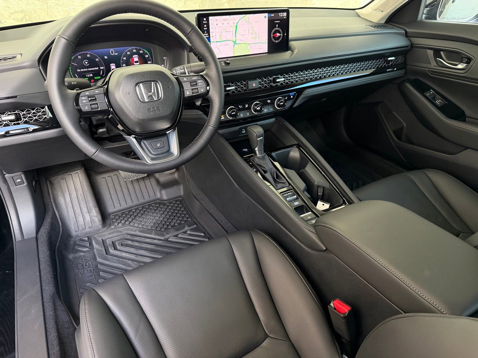 Used 2025 Honda Accord Touring image 2