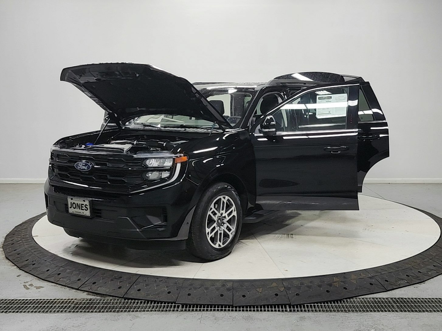 Used 2025 Ford Expedition Active AWD/4WD image 12