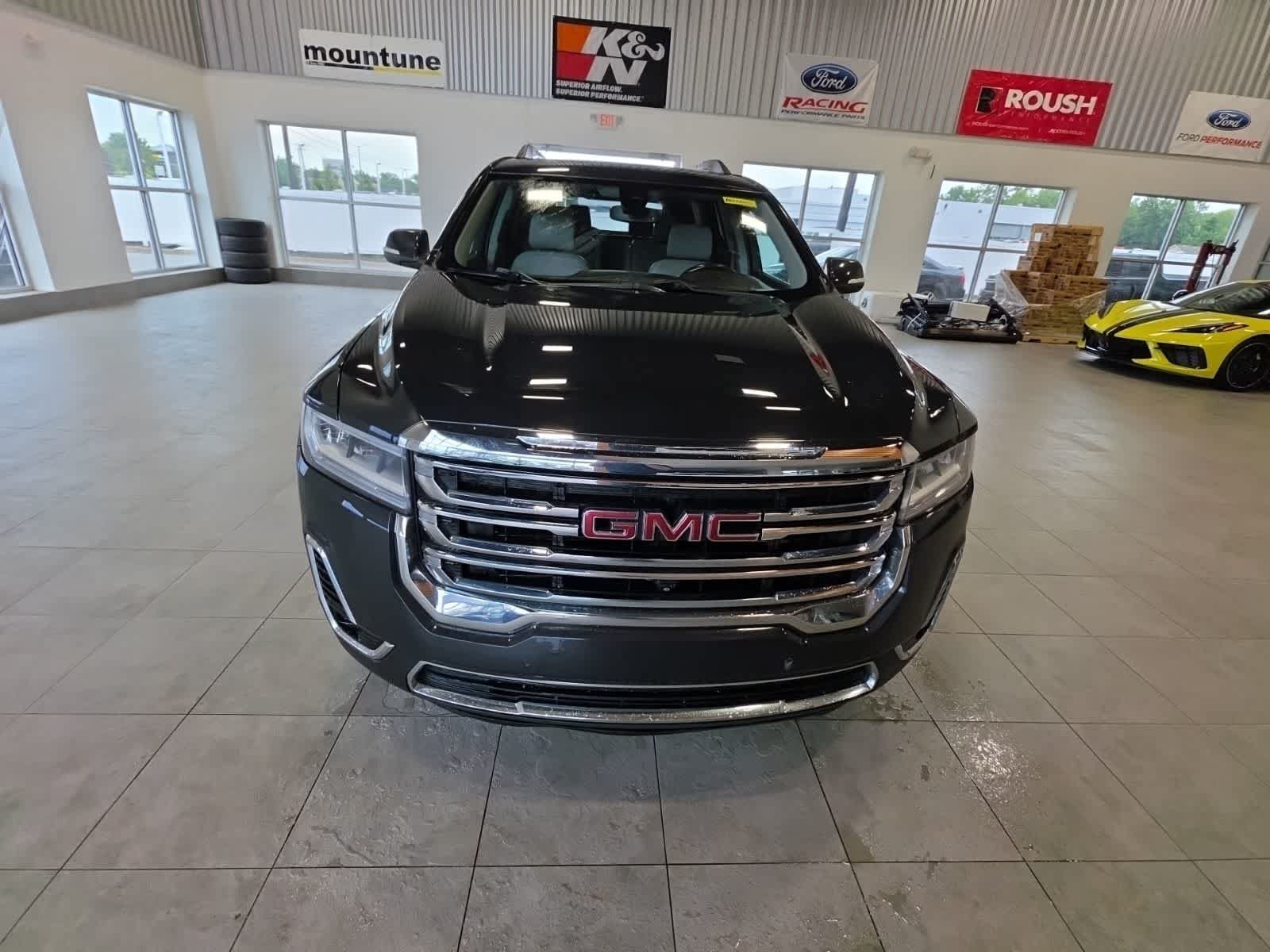 Used 2020 GMC Acadia SLT w/ GMC Pro Grade Package AWD/4WD image 3