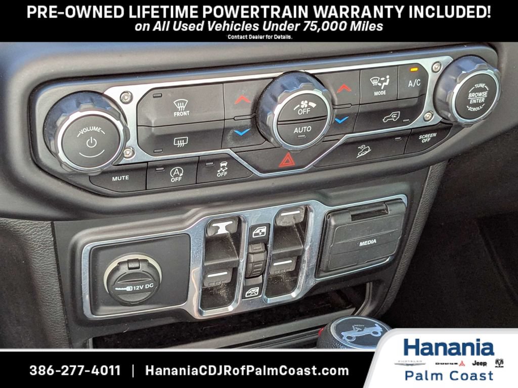Used 2018 Jeep Wrangler Unlimited Sahara w/ Uconnect 4C Nav & Sound Group AWD/4WD image 22