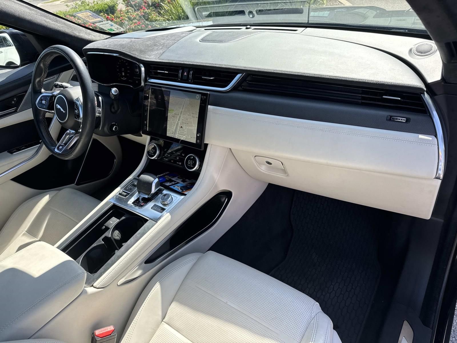 Used 2023 Jaguar F-PACE SVR image 13