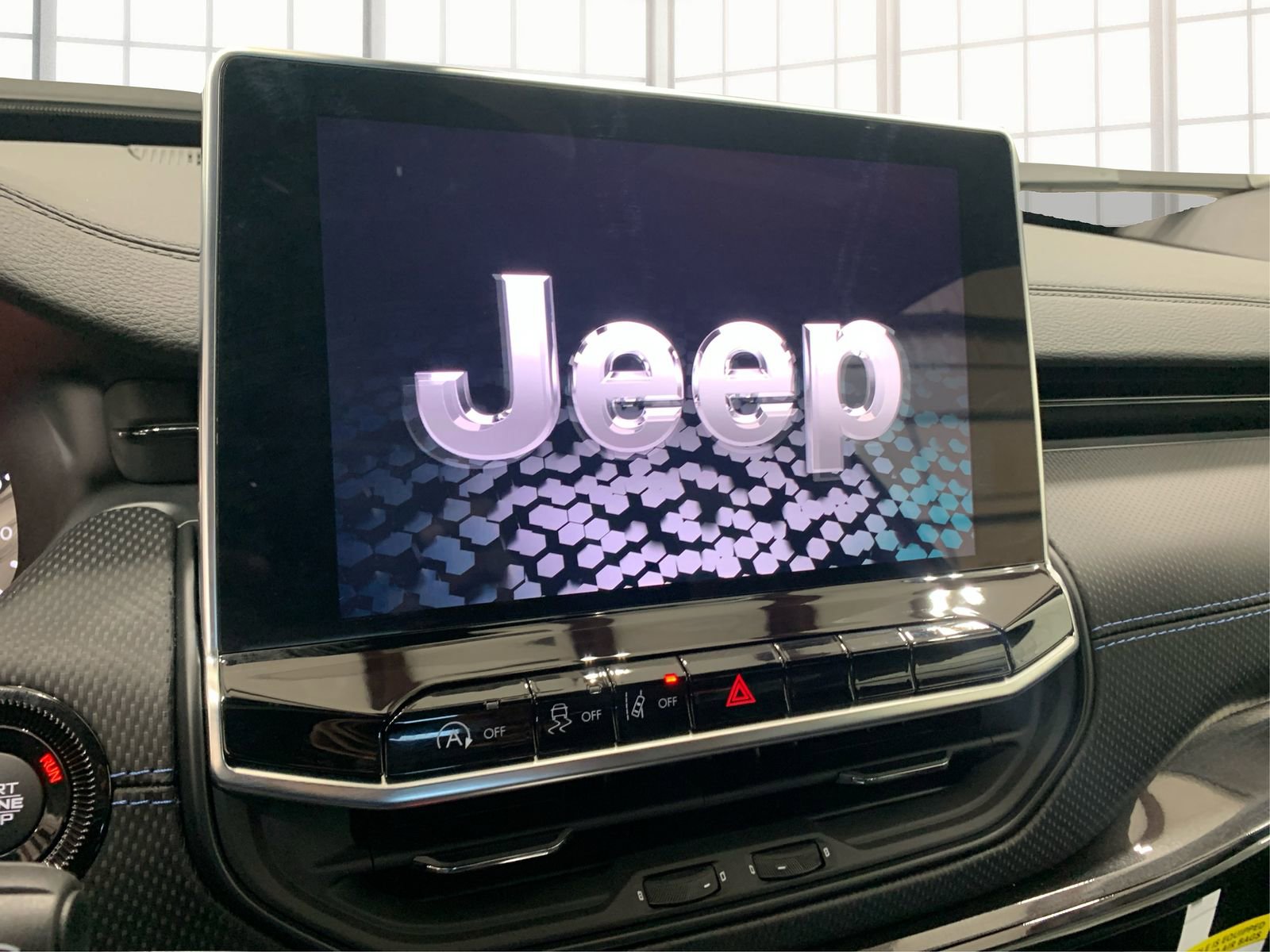 Used 2025 Jeep Compass Latitude w/ Altitude Special Edition image 32