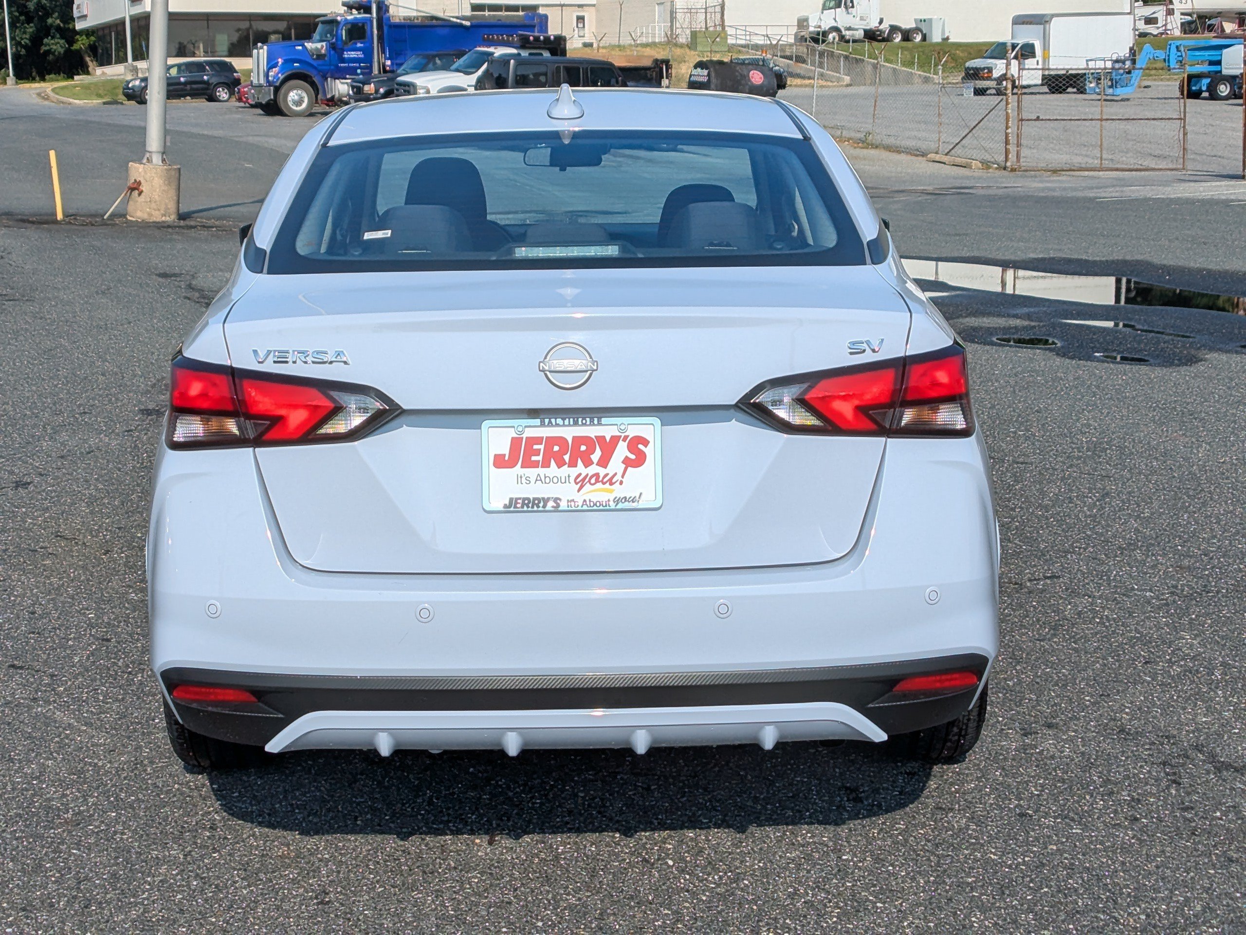 Used 2024 Nissan Versa SV FWD image 7
