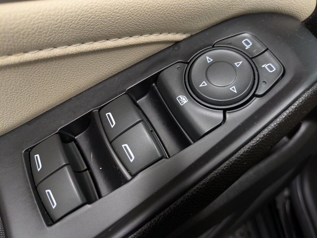 Used 2022 Chevrolet Traverse LS image 9