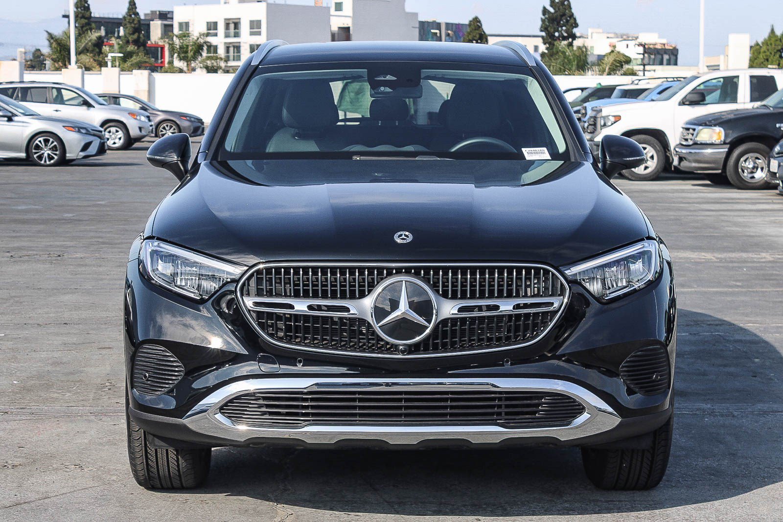 Used 2025 Mercedes-Benz GLC 350e 4MATIC image 2