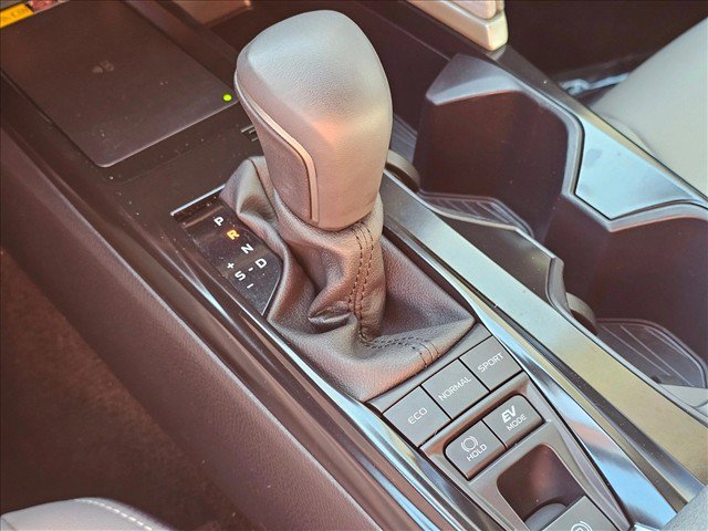 Used 2025 Toyota Camry SE w/ Convenience Package AWD/4WD image 30