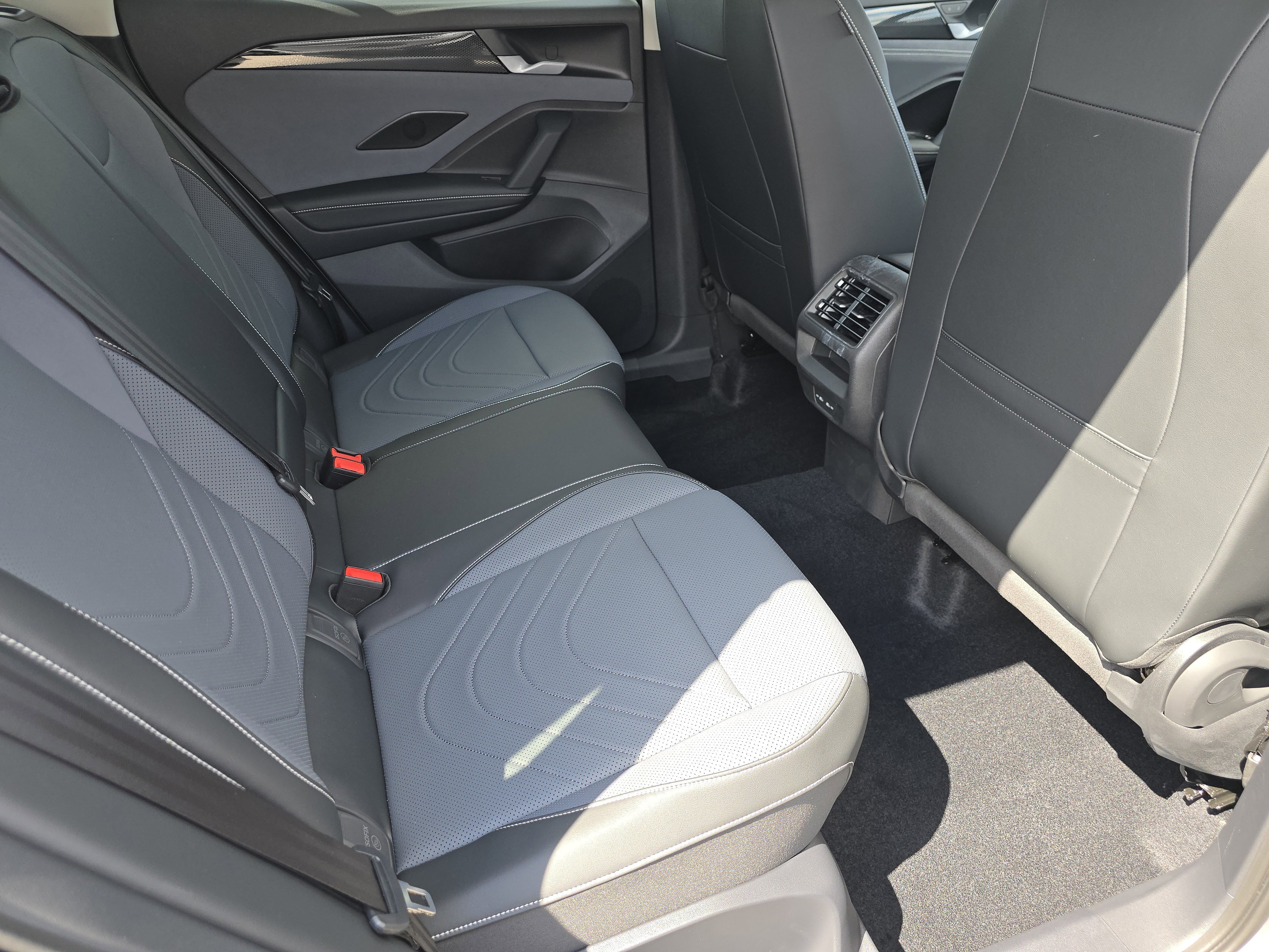 New 2025 Volkswagen Tiguan SE image 15