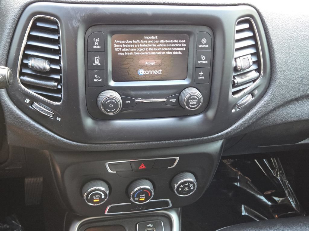 Used 2018 Jeep Compass Latitude AWD/4WD image 24