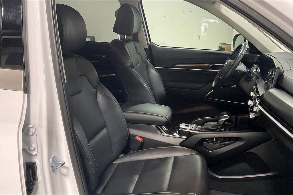 Used 2024 Kia Telluride LX image 10