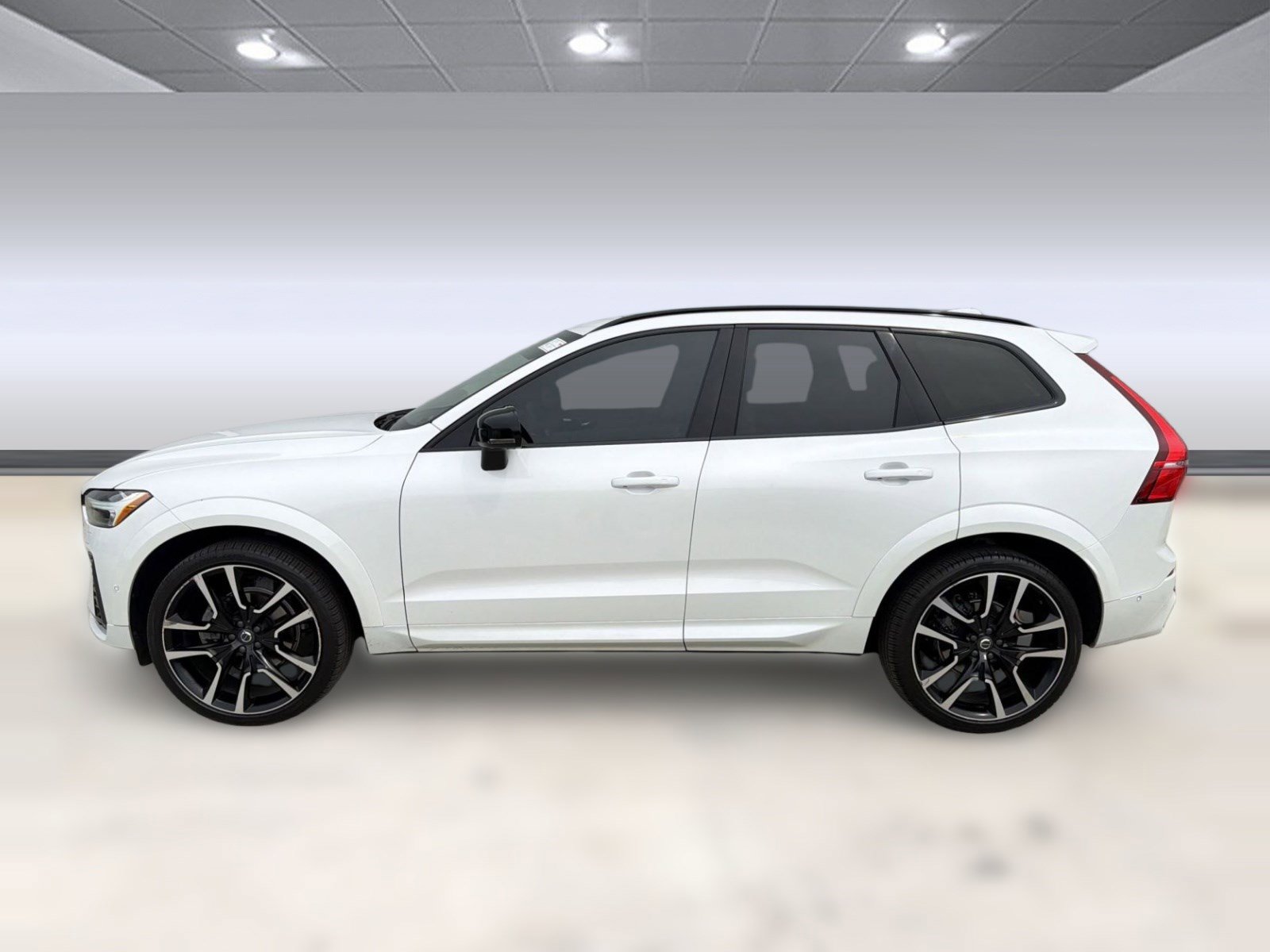 Used 2024 Volvo XC60 B5 Ultimate w/ Protection Package Premier AWD/4WD image 2