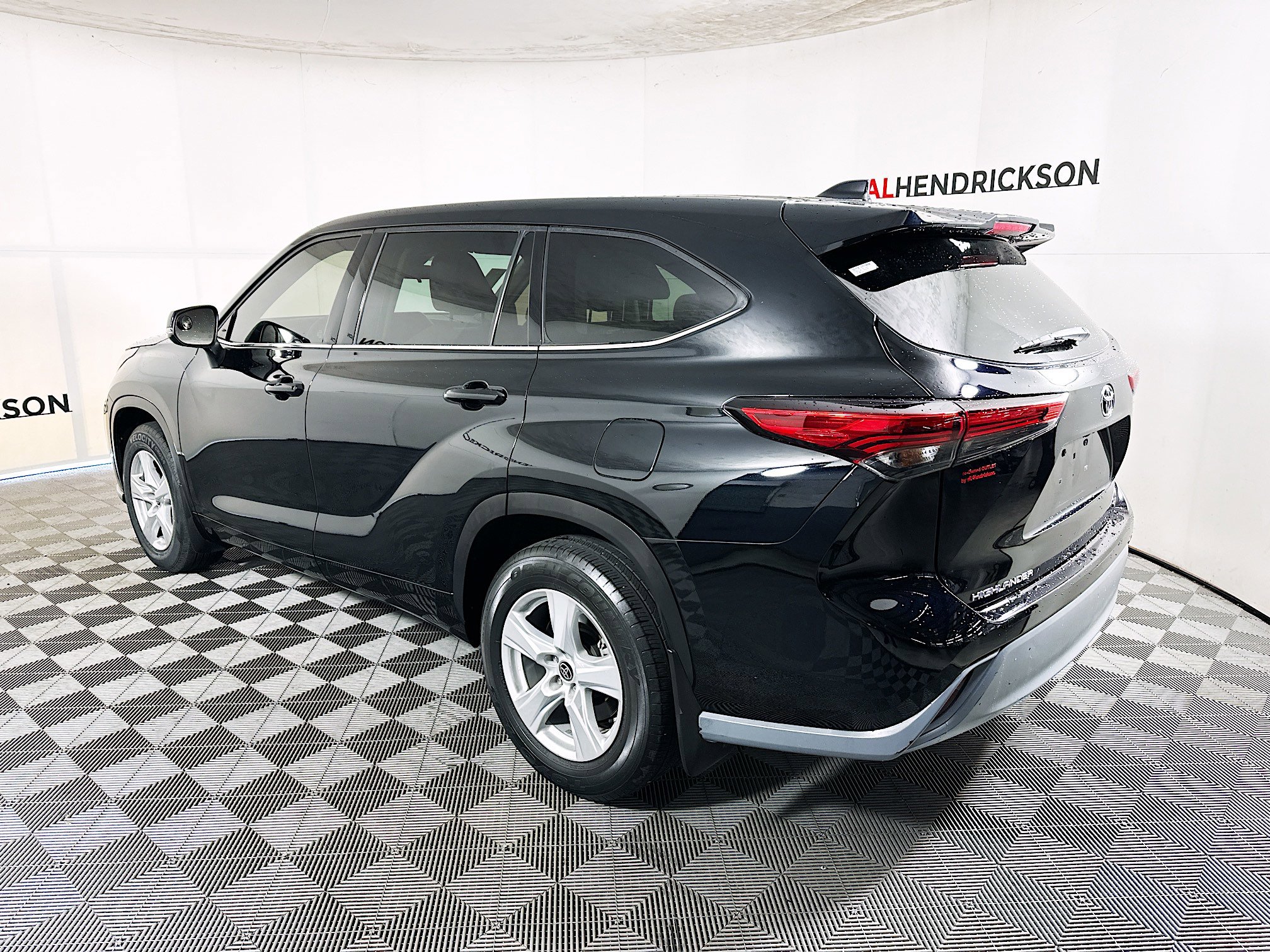 Used 2021 Toyota Highlander L image 5