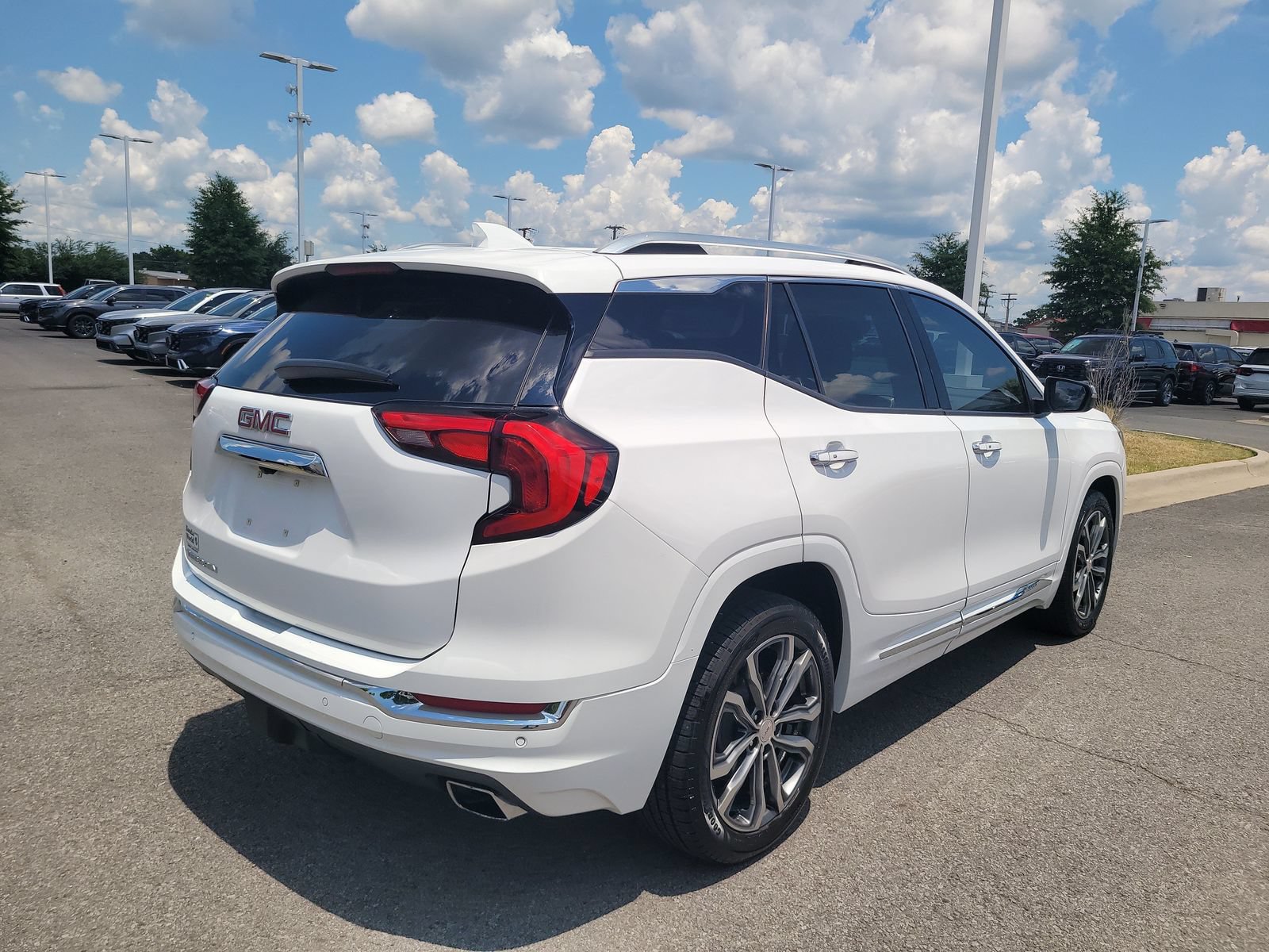 Used 2020 GMC Terrain Denali w/ Denali Premium Package FWD image 3