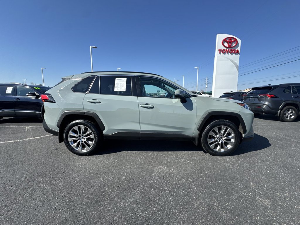 Used 2021 Toyota RAV4 XLE Premium AWD/4WD image 9