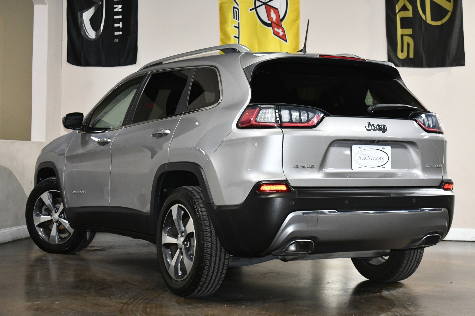 Used 2019 Jeep Cherokee Limited image 6