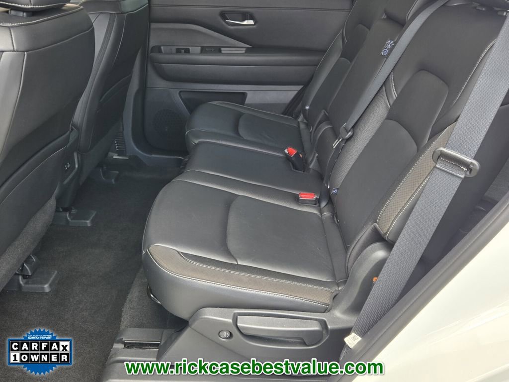 Used 2024 Nissan Pathfinder SL w/ Cargo Package FWD image 12
