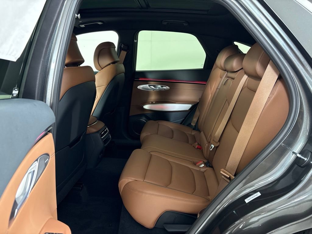 New 2027 Genesis GV70 2.5T Advanced AWD/4WD image 18