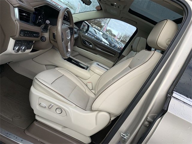Used 2021 GMC Yukon XL Denali w/ Denali Premium Package image 18