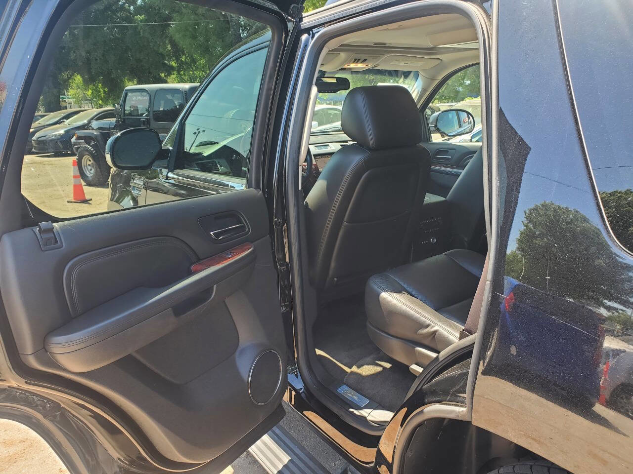 Used 2014 Cadillac Escalade Premium image 13