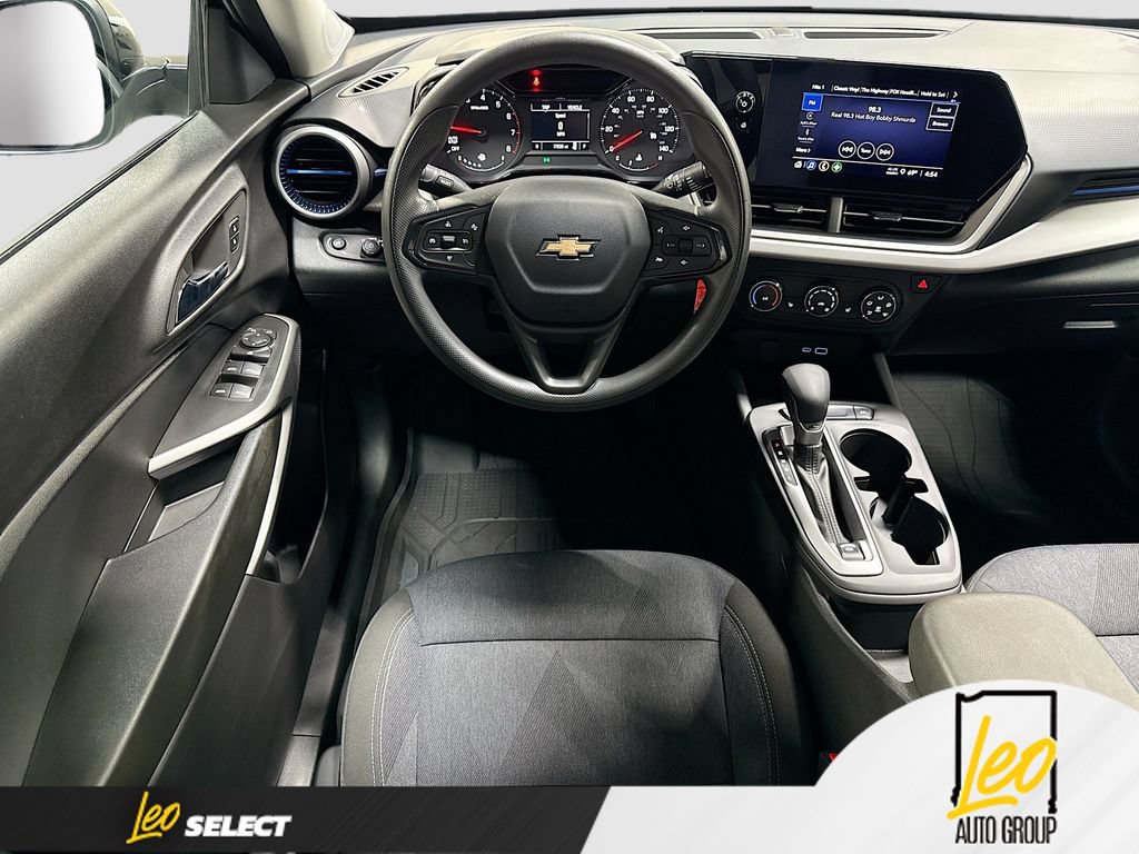 Used 2024 Chevrolet Trax LS w/ LS Convenience Package FWD image 24