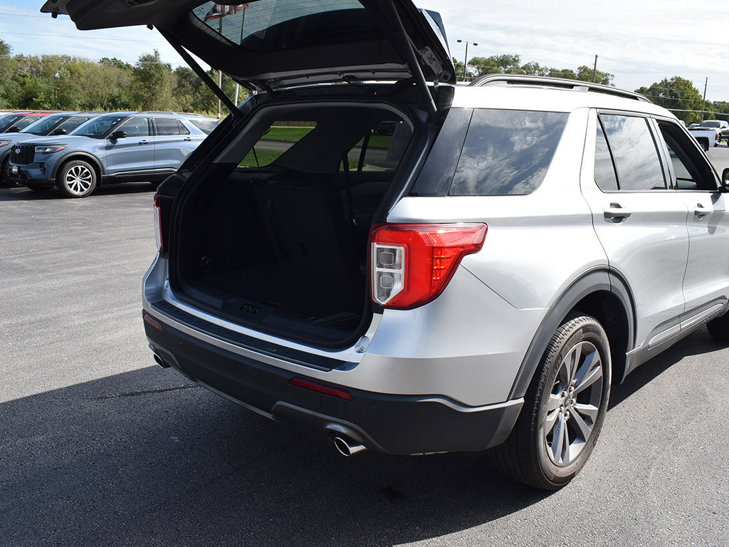 Used 2024 Ford Explorer XLT w/ Equipment Group 202A AWD/4WD image 29