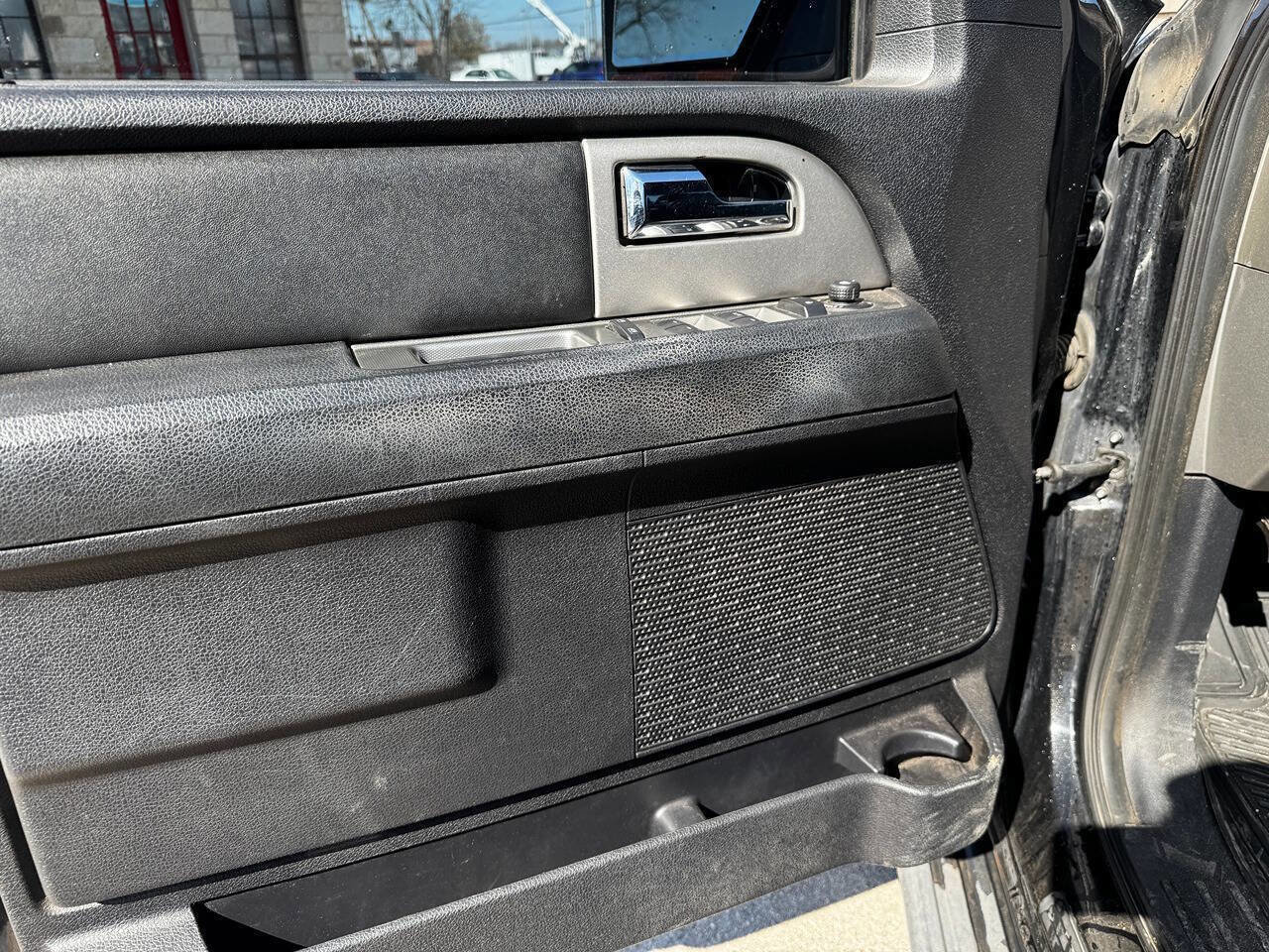 Used 2015 Ford Expedition XLT w/ Equipment Group 202A image 25