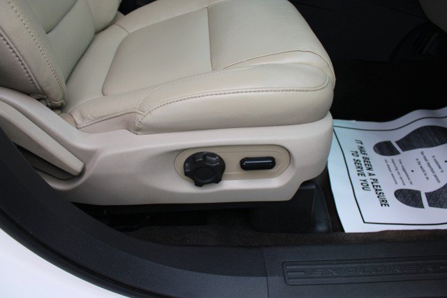 Used 2015 Ford Explorer XLT w/ Equipment Group 202A FWD image 14