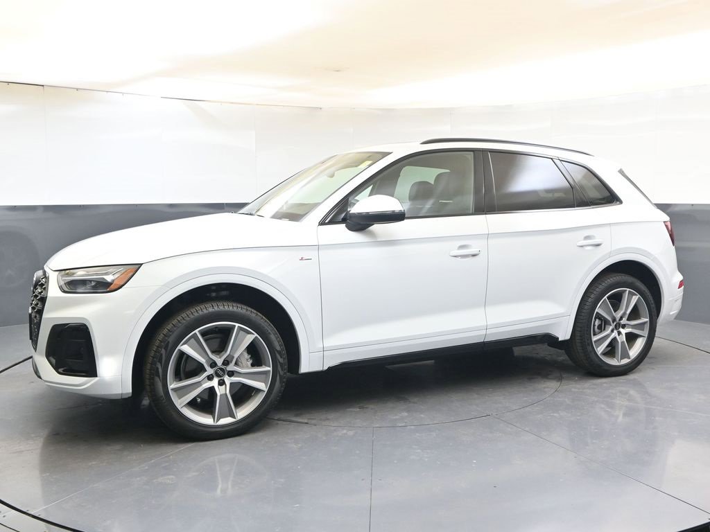 Certified 2025 Audi Q5 2.0T Premium w/ Convenience Plus Package image 2