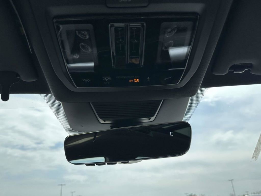 New 2026 Volkswagen Tiguan SE R-Line image 24