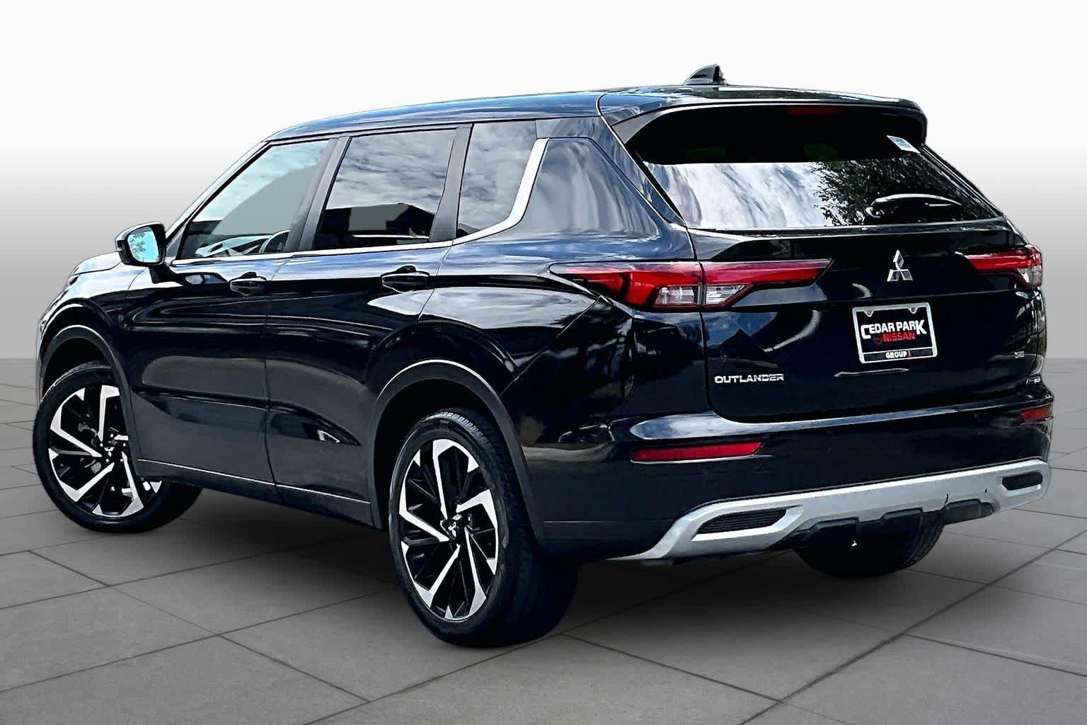 Used 2022 Mitsubishi Outlander SE AWD/4WD image 12
