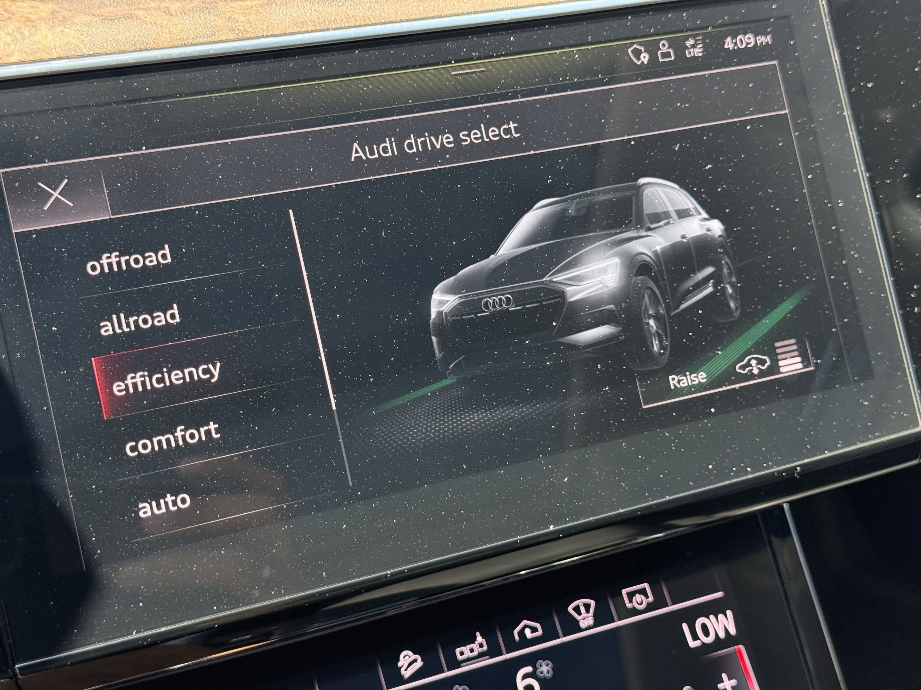 Used 2019 Audi e-tron Prestige w/ Prestige Package image 82