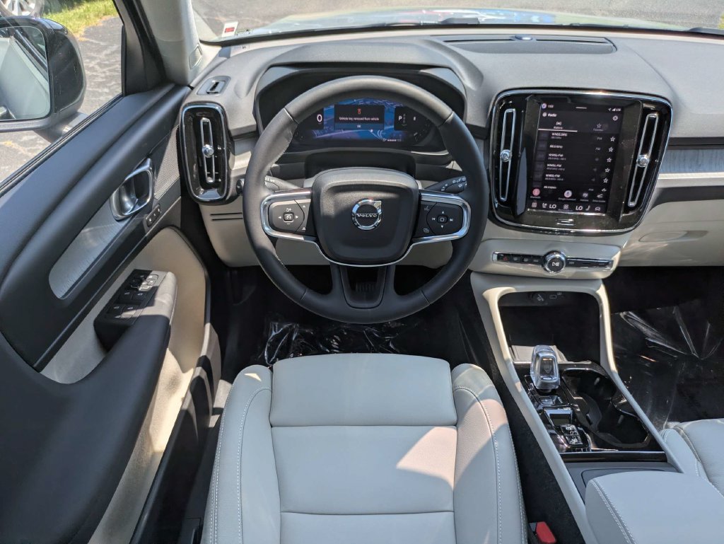 New 2026 Volvo XC40 B5 Plus w/ Protection Package Premier AWD/4WD image 18