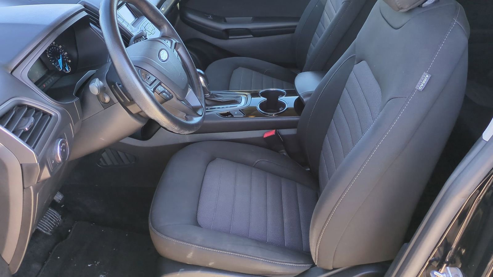 Used 2018 Ford Edge SE image 14