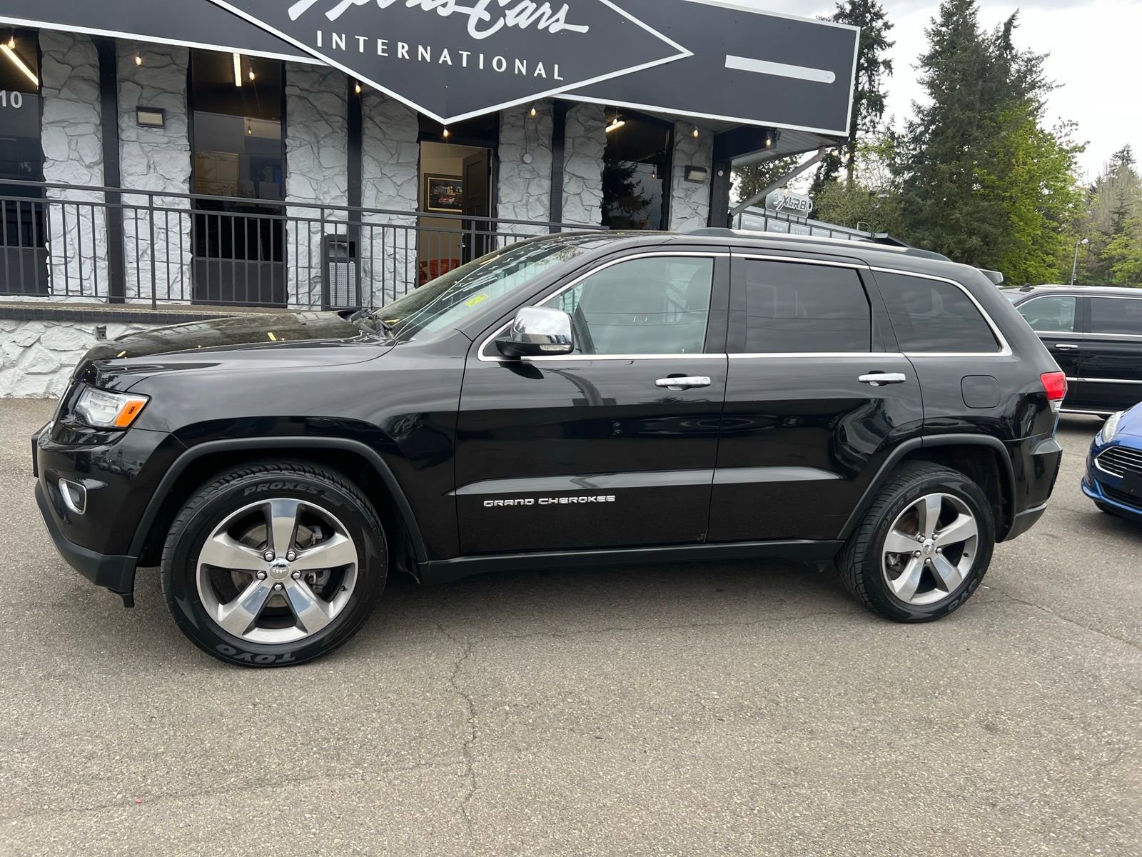 Used 2014 Jeep Grand Cherokee Limited w/ Luxury Group II AWD/4WD image 2