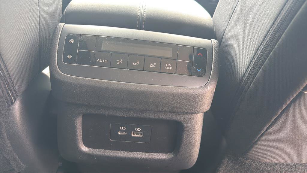 Used 2024 Nissan Pathfinder SV w/ SV Premium Package image 24
