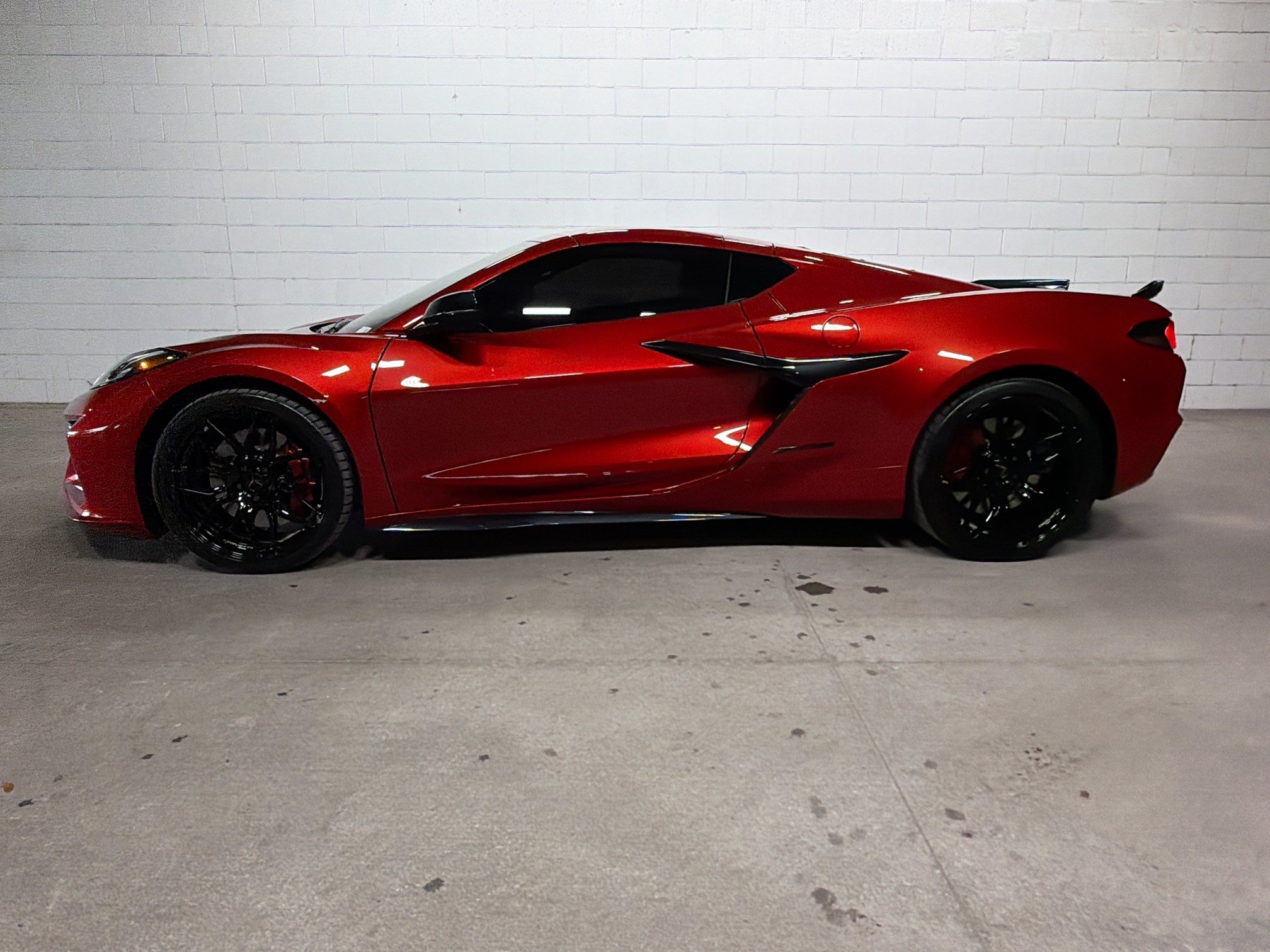 Used 2025 Chevrolet Corvette Z06 RWD image 2
