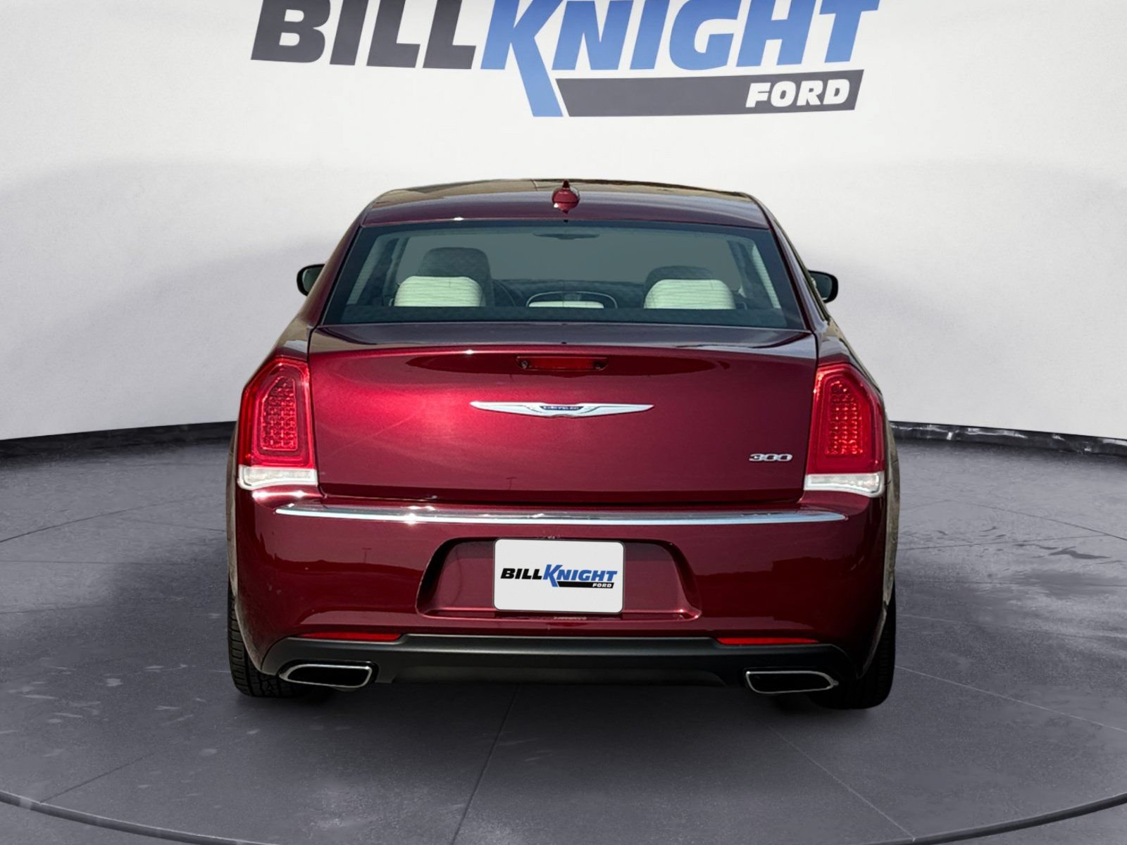 Used 2018 Chrysler 300 Touring L RWD image 4