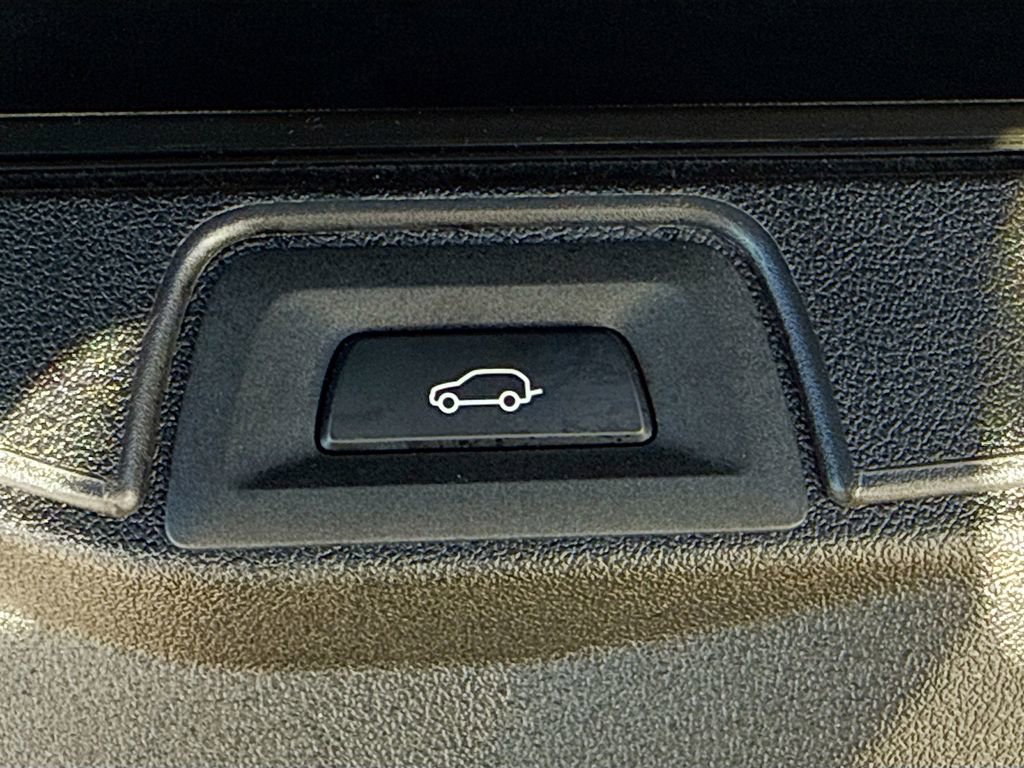 Used 2021 BMW X5 xDrive40i w/ M Sport Package image 13